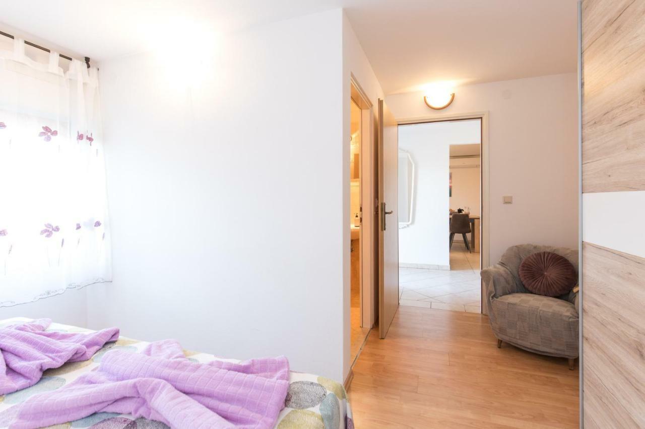 Apartment Adrijana Vrbnik Buitenkant foto
