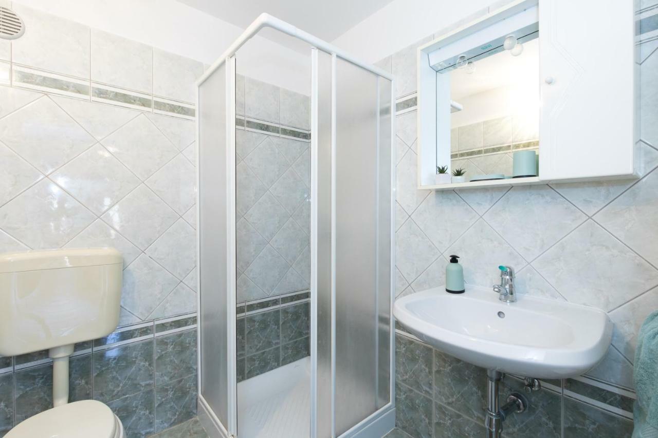 Apartment Adrijana Vrbnik Buitenkant foto